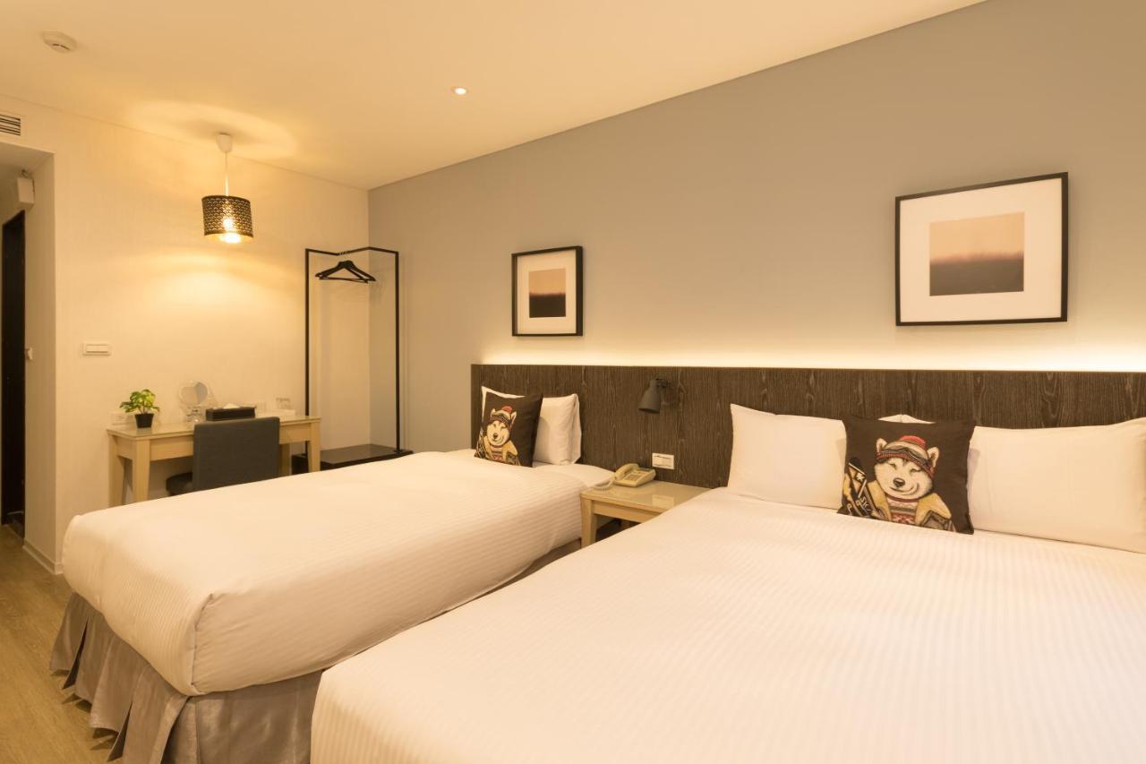 Just Enjoy Business Hotel Тайнань Экстерьер фото