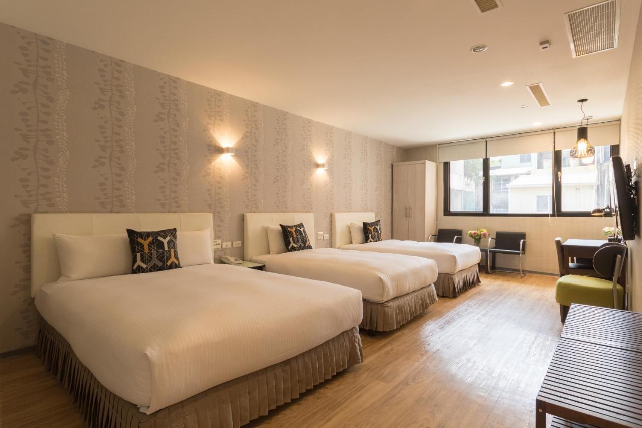 Just Enjoy Business Hotel Тайнань Экстерьер фото