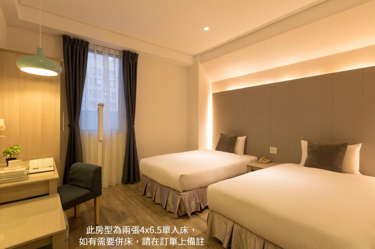 Just Enjoy Business Hotel Тайнань Экстерьер фото