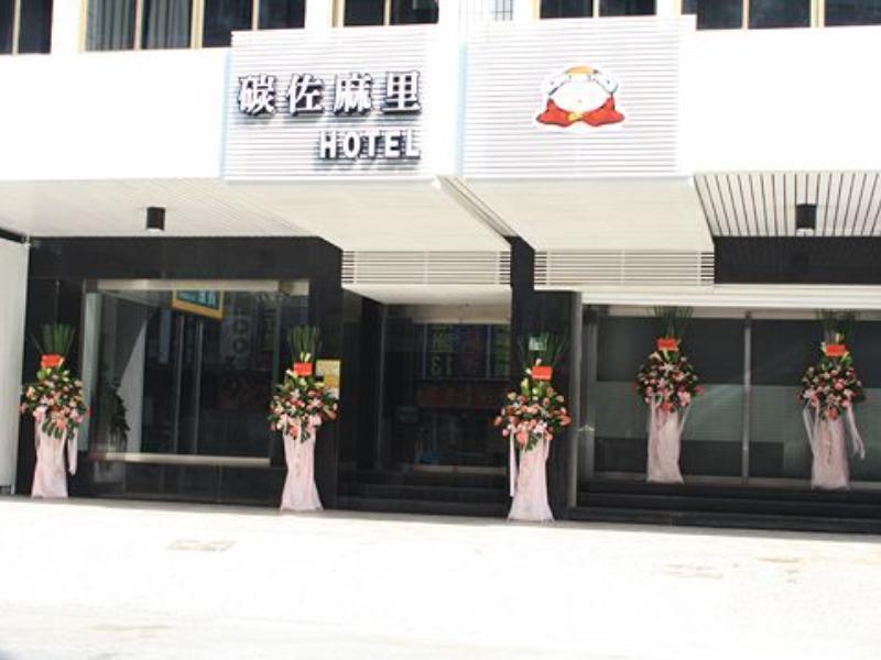 Just Enjoy Business Hotel Тайнань Экстерьер фото