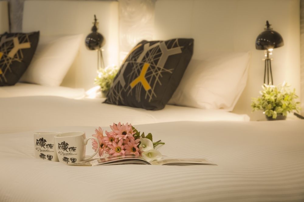 Just Enjoy Business Hotel Тайнань Экстерьер фото