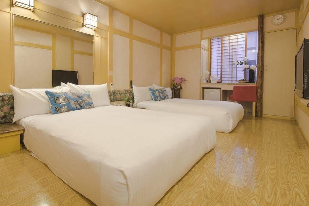Just Enjoy Business Hotel Тайнань Экстерьер фото